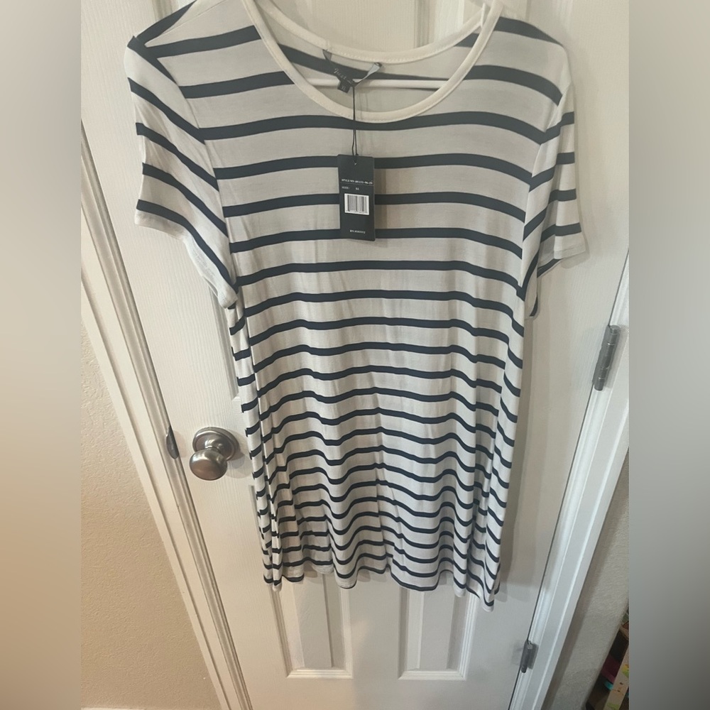 Off white and Blue Striped T-shirt Dress. Never been worn. NWT. Size XL Tall